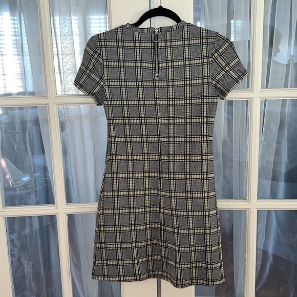 Short plaid black white and yellow H&M dress - Picture 2 of 4